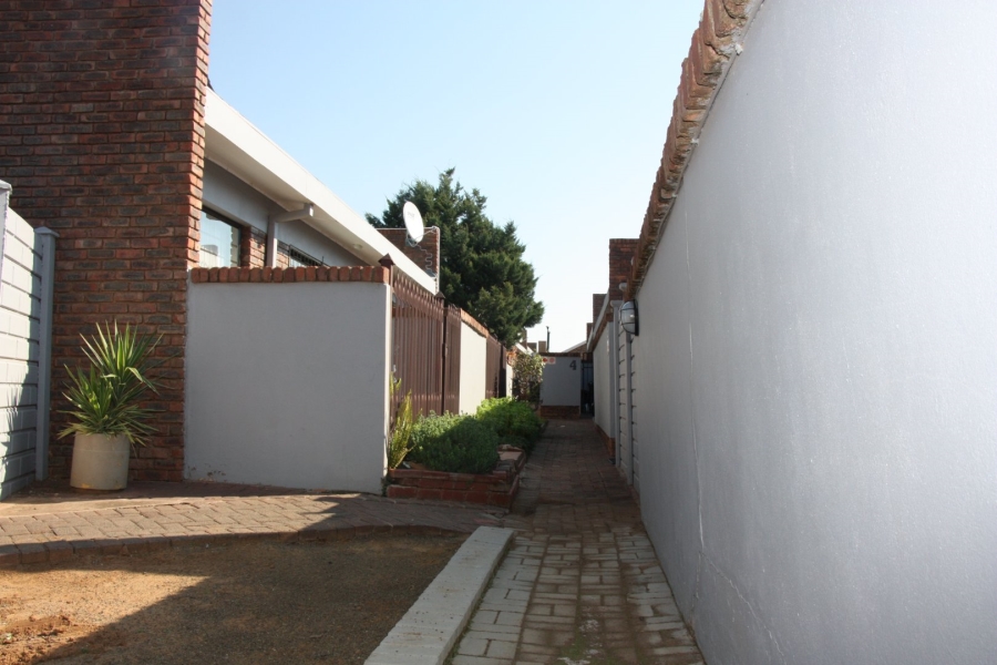 2 Bedroom Property for Sale in Pellissier Free State
